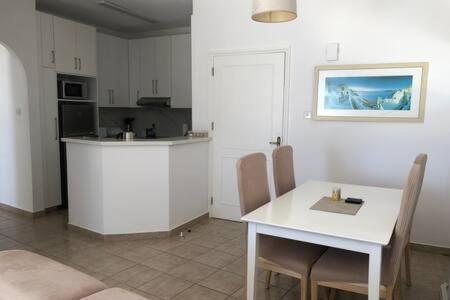 Kings Palace - Superb 2 Bed Ground Floor Apartment Πάφος Εξωτερικό φωτογραφία